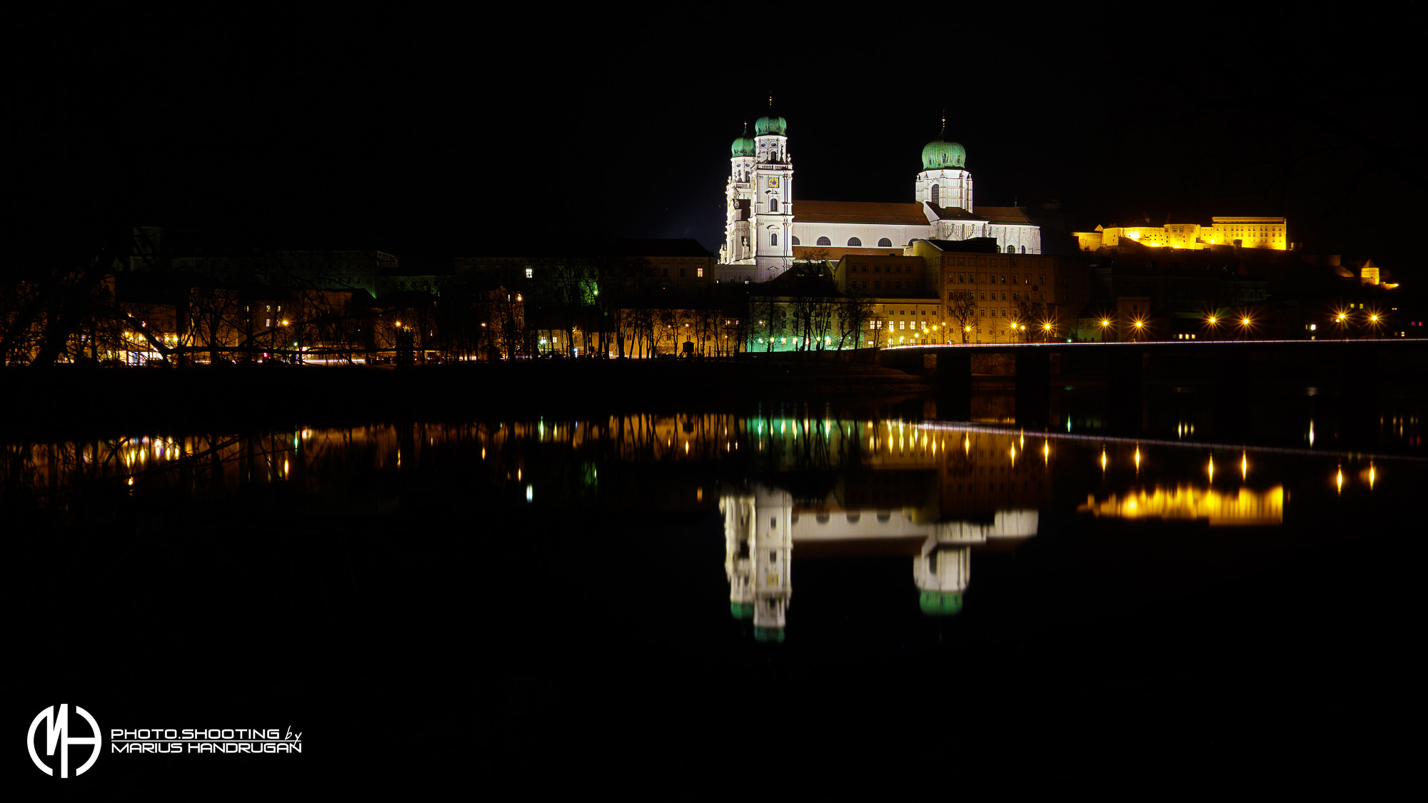 Dom und Oberhaus in Passau bei Nacht