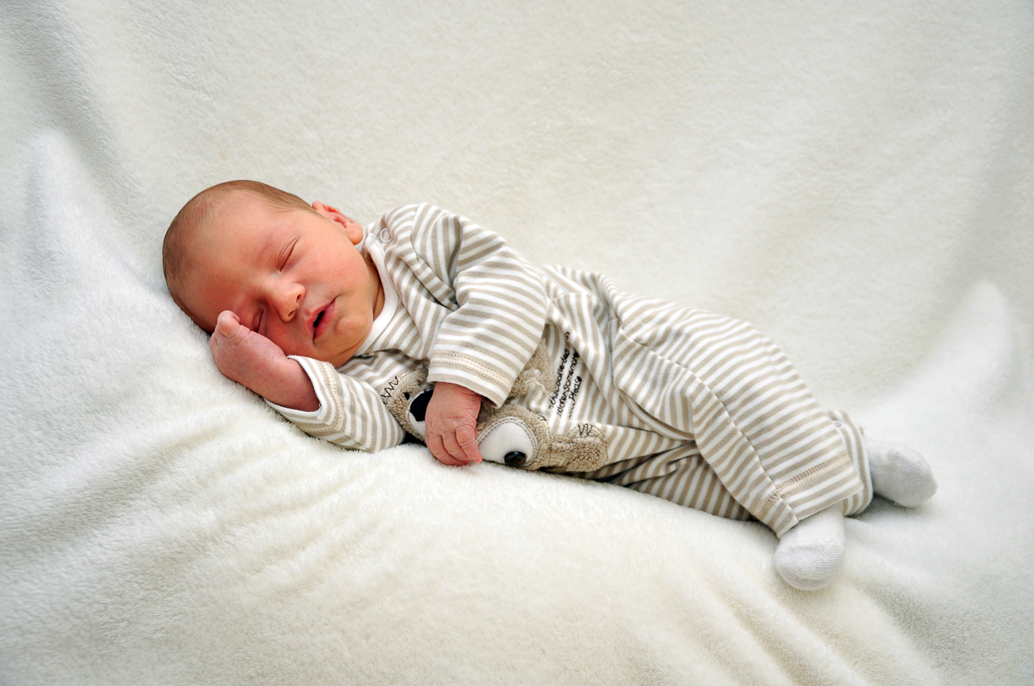 Puristische Neugeborenenfotografie