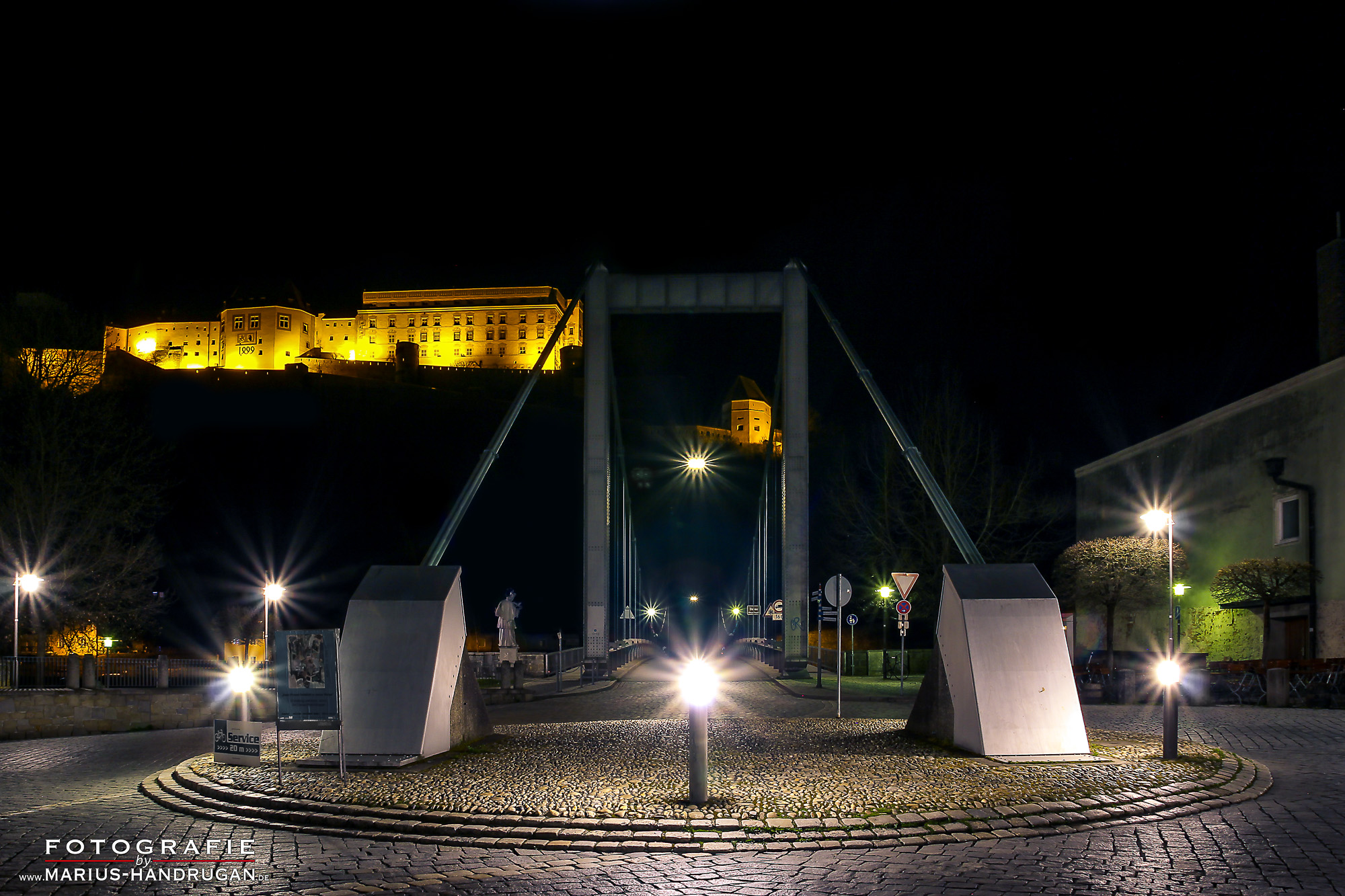 Oberhaus in Passau bei Nacht beleuchtet