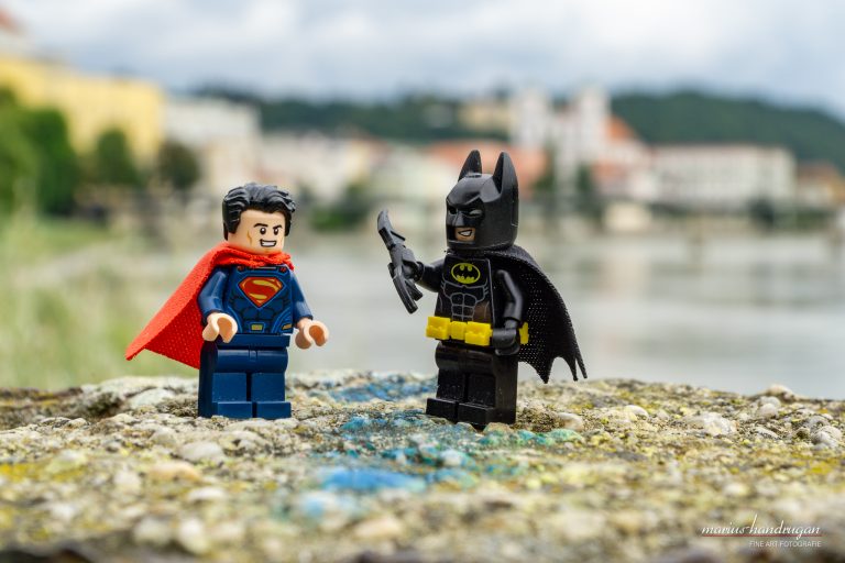 Batman und Superman als Legofigur in Passau